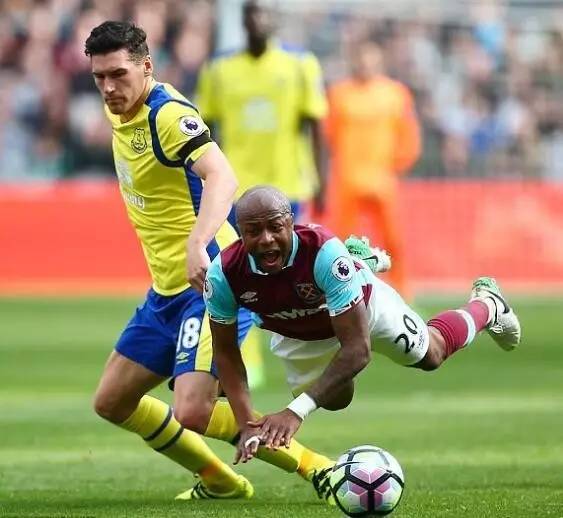  佛罗伦萨闷平深陷保级区  