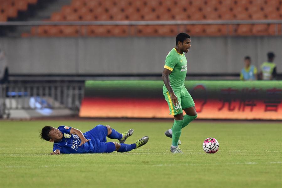  比勒菲尔德顽强逼平劲敌，保级曙光初现见希望